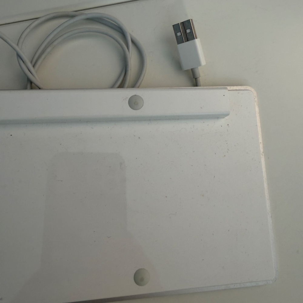 Apple Wired Keyboard with Numeric Keypad Compatible - Picture 5 of 9